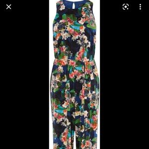 Tropical flowers jumpsuit.